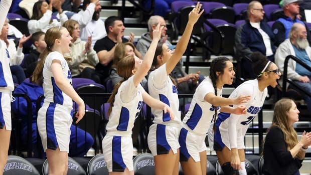 a South Medford Southridge 6A Oregon girls basketball quarterfinal 2024 Dan Brood 14